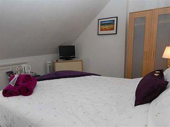 Anchor House Bed & Breakfast Dartmouth Bagian luar foto