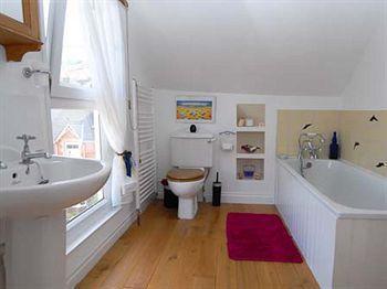 Anchor House Bed & Breakfast Dartmouth Bagian luar foto